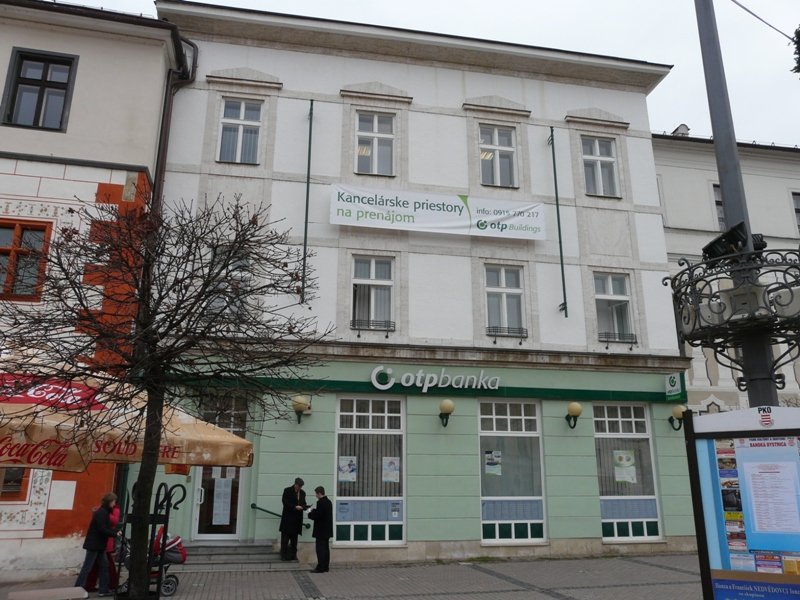 Sklad pri letisku