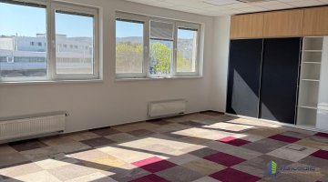 Rača Property Office, Bratislava, Na pántoch