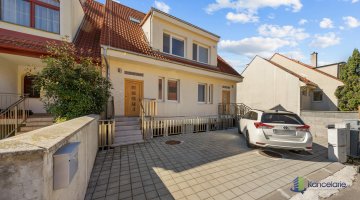 Kancelársky priestor v rodinnom dome, Bratislava, Slowackého